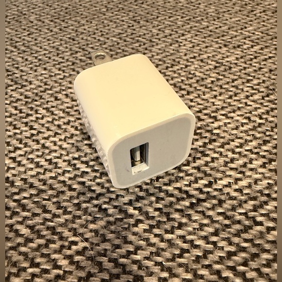 Apple 5W USB Power Adapter - Picture 4 of 8